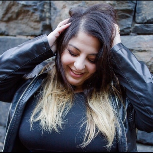 Meet your Posher, Sheila - Picture 2 of 4